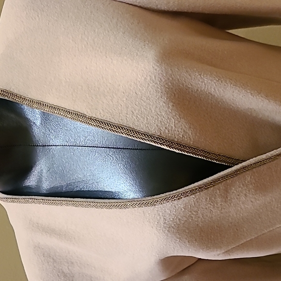 Giorgio Armani cashmere coat with beautiful trim. Size 42 / US 8 Made in Italy - Picture 3 of 12